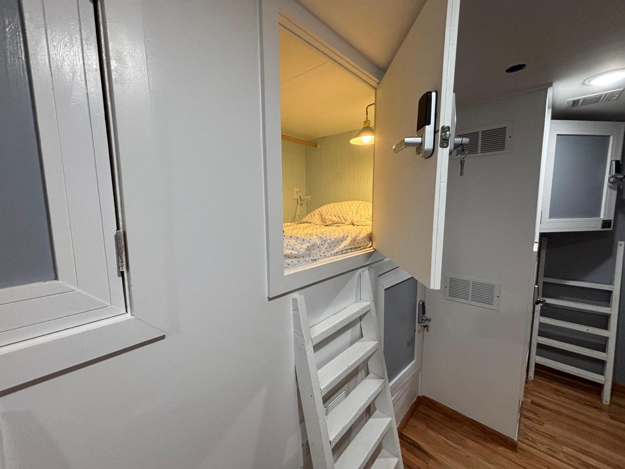 Capsule Hostel นูวาร์ก ภายนอก รูปภาพ
